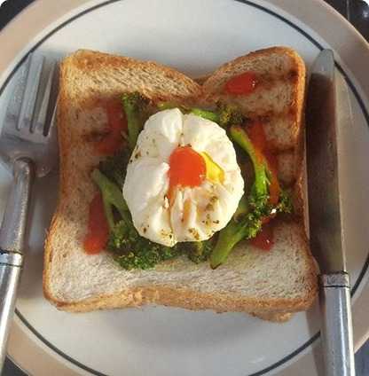 Roti Gandum Isi Telur dan Sayur